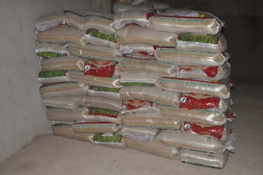 Sokoto: Sen. Wamakko donates to 105 victims of bandits attack in Illela