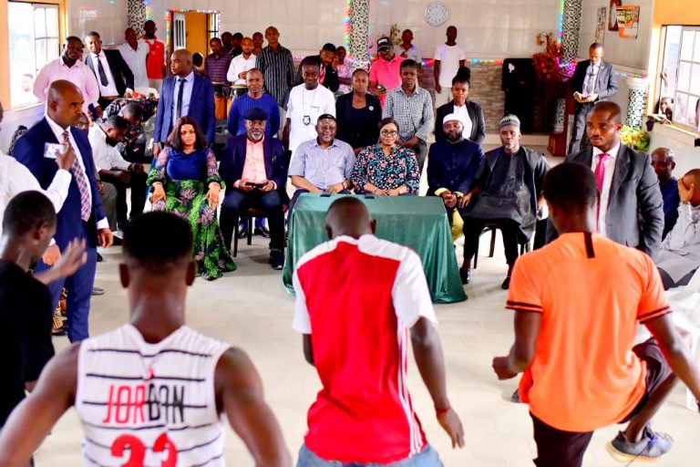 Eid-el-Kabir: Cross River gov, wife celebrate with inmates at Calabar prison