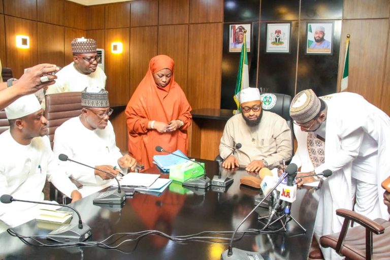Niger govt signs N7bn agreement for procurement of 200 CNG buses