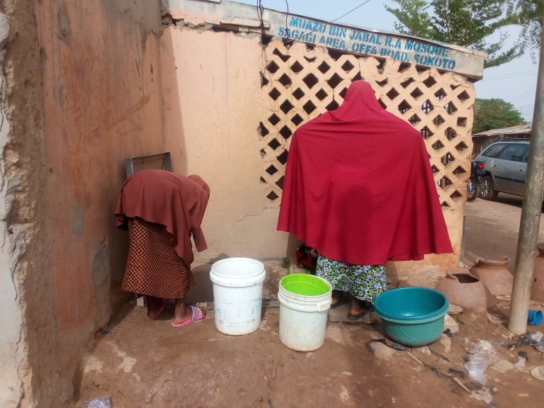 The daily water crisis facing Sokoto schoolgirls Sokoto schoolgirls