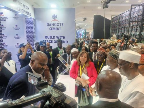 Minister seeks partnership with Dangote Cement to bridge Nigeria’s housing gap Dangote Cement and Housing Ministry