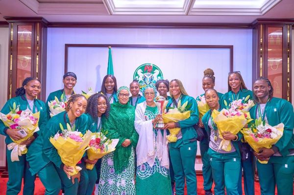 Tinubu hosts D’Tigress, rewards team with $100,000 each, national honours Remi Tinubu with D'Tigress team members