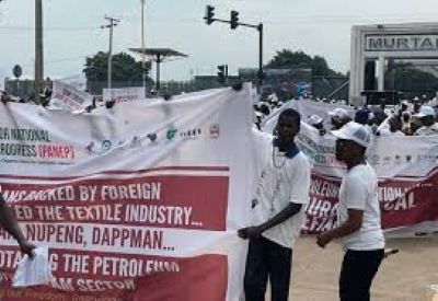 Protesters storm Kaduna, accuse PENGASSAN of “economic terrorism” against Dangote Refinery Protesters against PENGASSAN