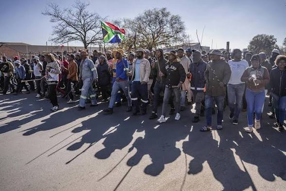 South Africa steps up immigration crackdown