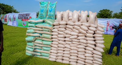 Kebbi distributes 110 truckloads of fertiliser, improved seeds to 120,000 farmers Kebbi fertiliser distribution